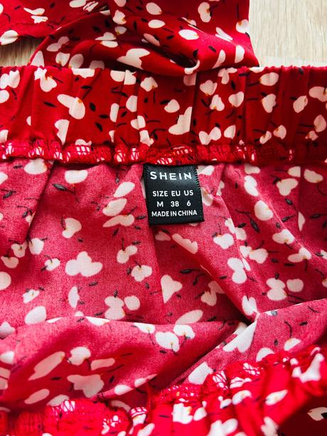 Krásny letný komplet sukne a topu značky shein, 