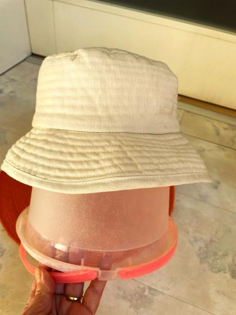 Plátenný klobúk, l