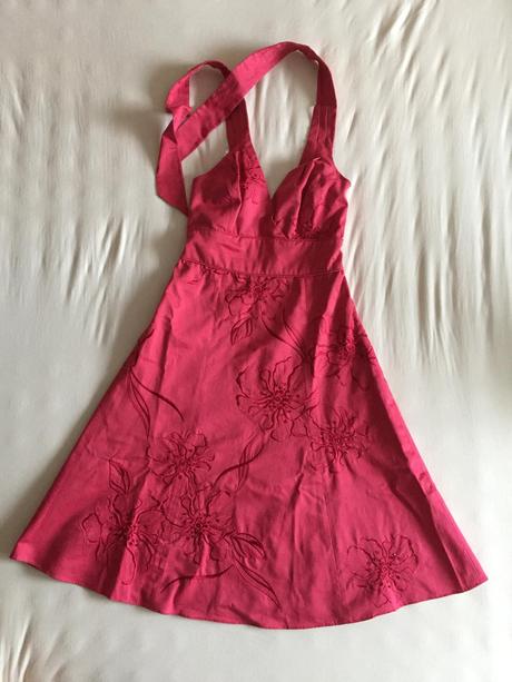 Spolocenské šaty pod kolená, 38