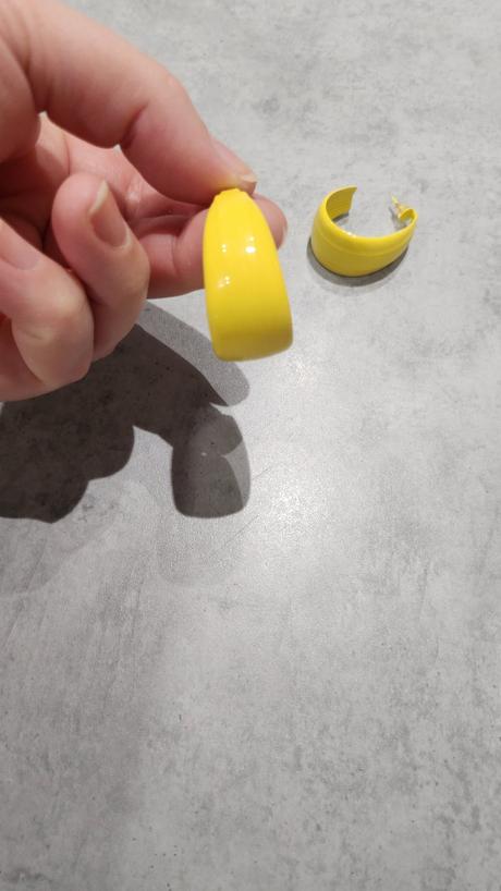 Žlté výrazné náušnice,