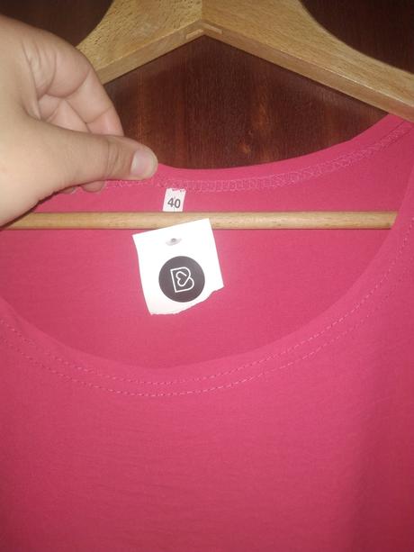 Ružove šaty, 40