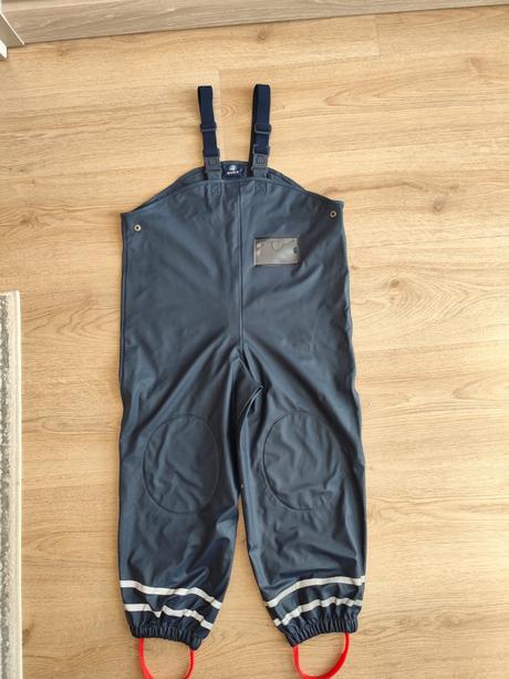 Nohavice do dažďa, 116