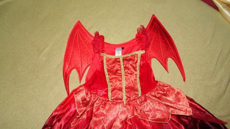 Kostymcek na halloween od george,