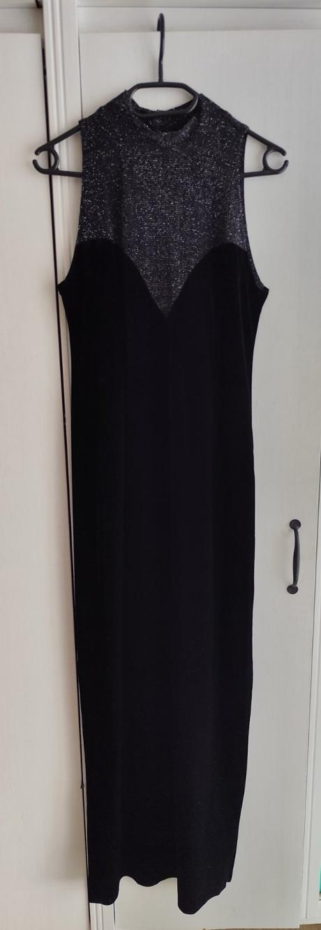 Čierne zamatové šaty, m