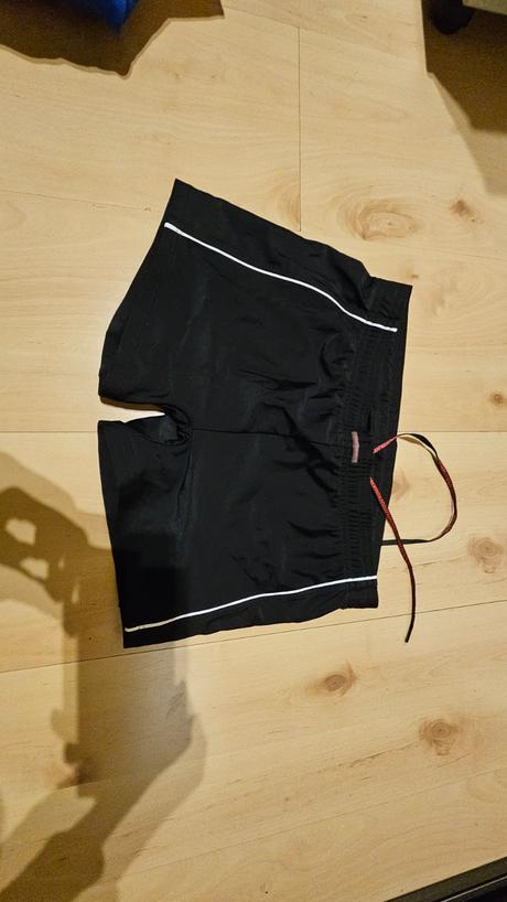 Kvalitné trenkové plavky, s