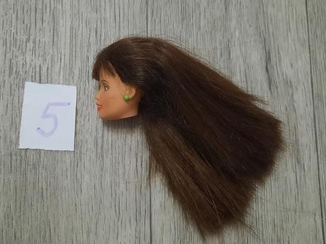 Hlavy barbie bez tela,