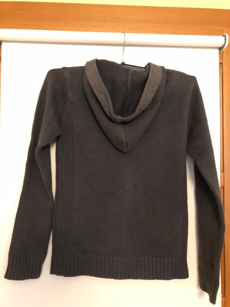 Sivý sveter, rebel,146