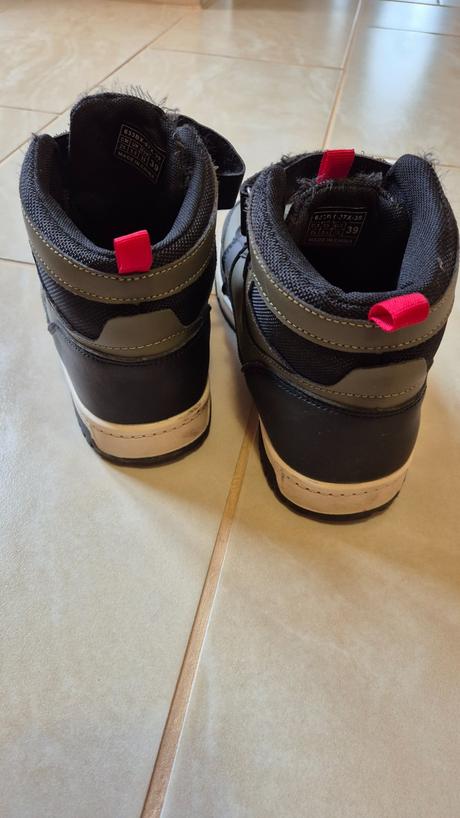 Botasky, reserved,39