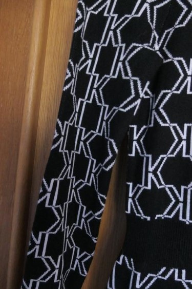 Karl lagerfeld original luxusne monogram saty m, m