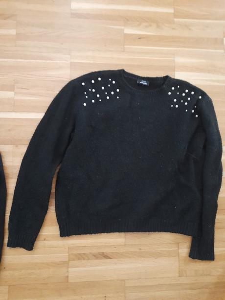 Párkrát nosené čierne pulóvre v.158/164,cena iba 3, 164