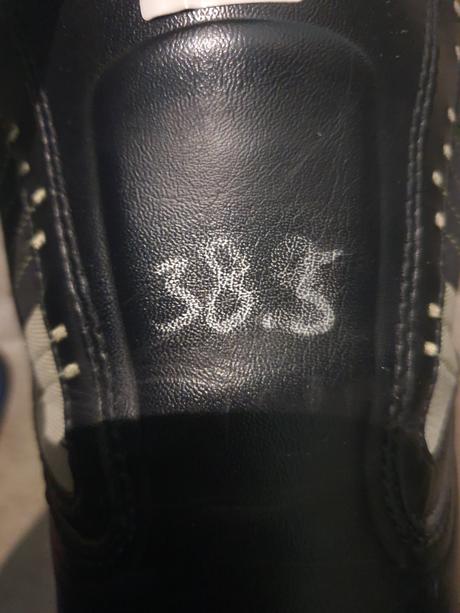 Snowboard boots, 38