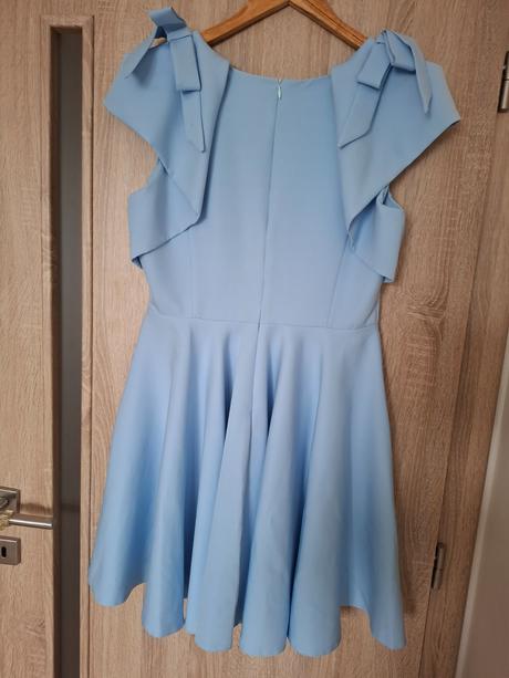 Svetlomodré spoločenské šaty, l