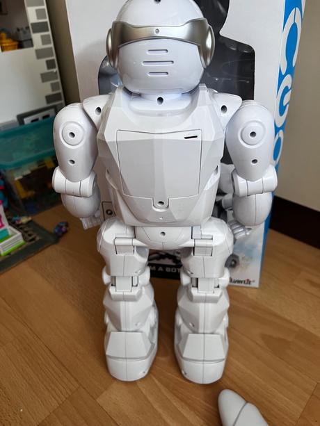 Robot na dialkove ovladanie, 