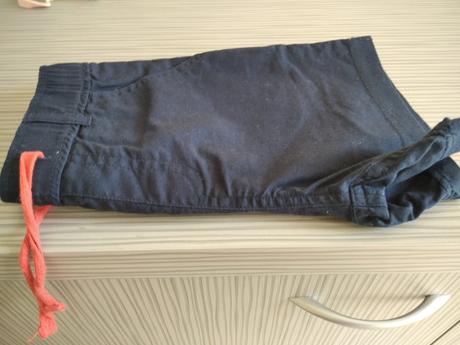 Tmavomodré kraťasy, lupilu,98