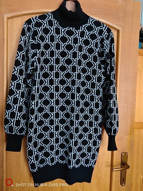 Karl lagerfeld originál svetríkové monogram šaty, m