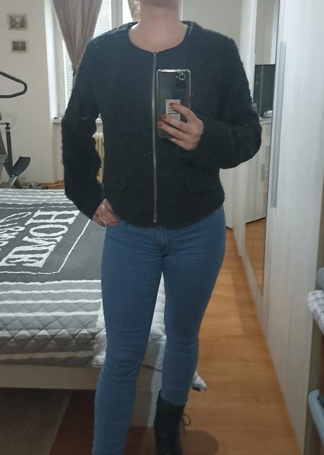 Čierny kabátik, 42