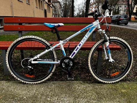 Dievčenský bicykel cube 24", 24