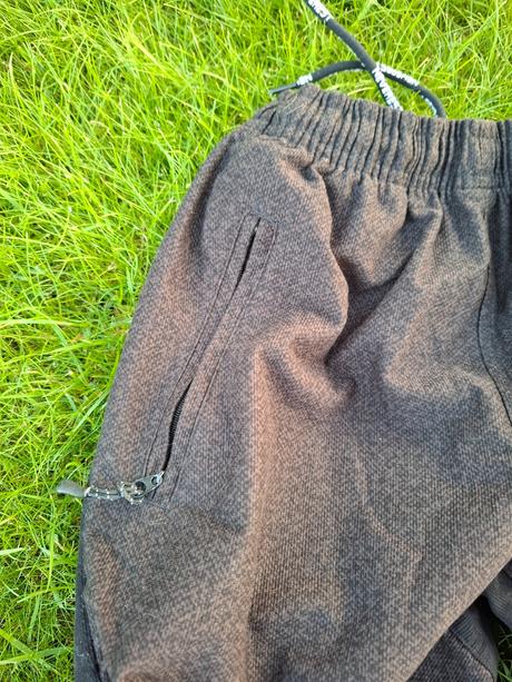 Športové nohavice, 152