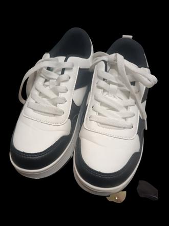 Tenisky na kolecka, 37