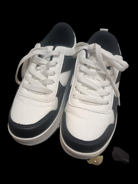 Tenisky na kolecka, 37