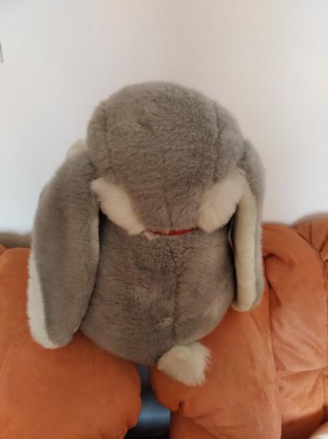 Veľký plyšový zajacik,