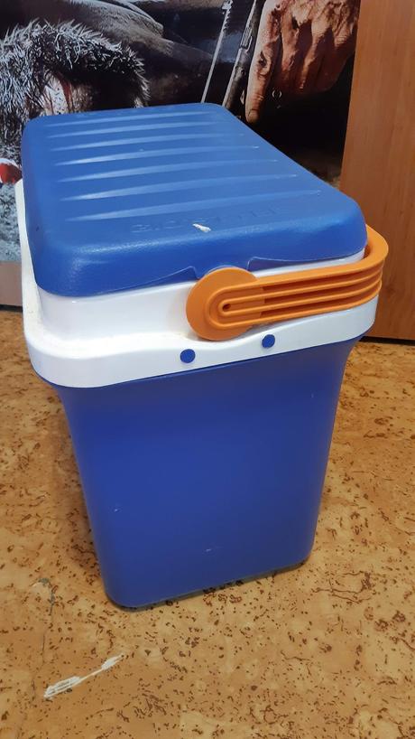 Predám plastovú chladničku., 