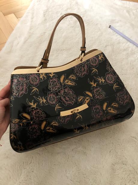 Kabelka malo nosena, 