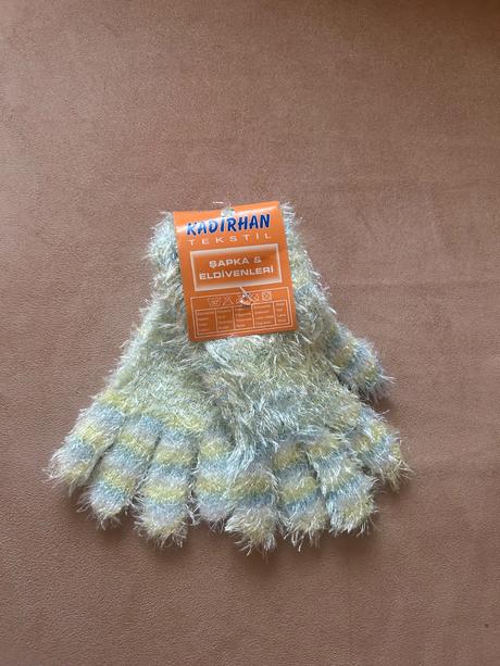 Chlpaté rukavičky, 134