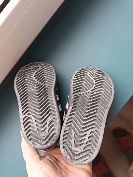 Balík topánok č.22, 22