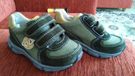 Detske topanky nove nenosene cislo 20, naturino,20