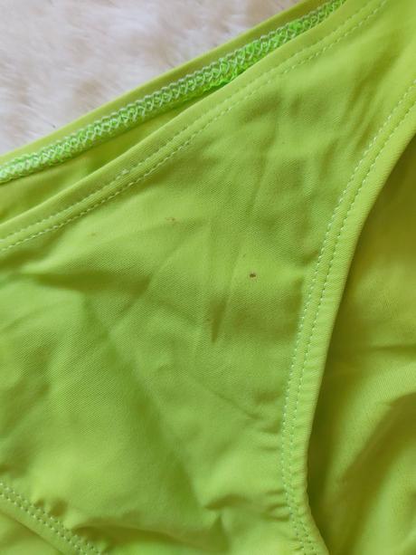 Dvojdielne plavky., 36