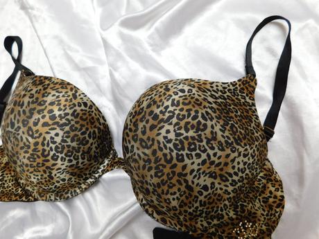 Kvalitna hladká podprsenka s výstužou push efekt, secret,75d