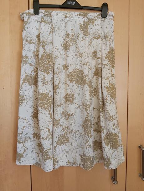 Dámska sukňa č.l, l