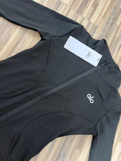 Obtiahnuta mikina na zips alo, s / xs