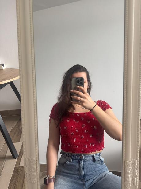 Červený crop top, m