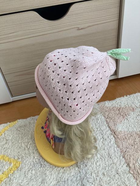 Čiapka jahoda, reserved,98