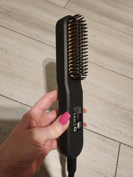 Žehliaca kefa s digitálnym displejom, 