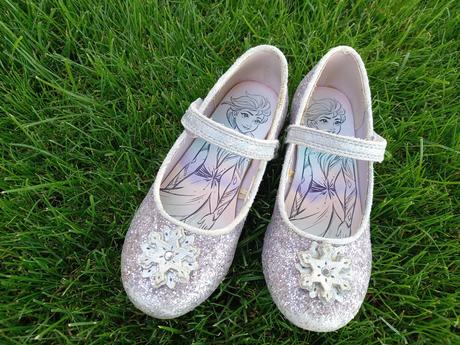 Svietiace balerínky elza, 28