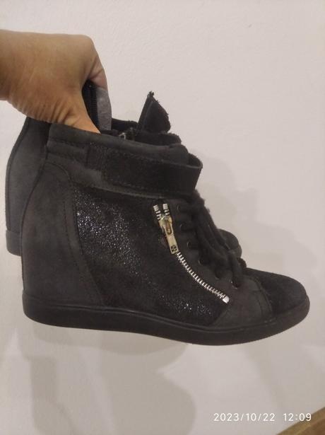 Damske platformy, 36