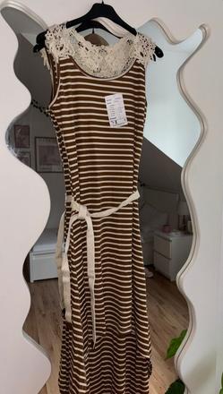 Šaty s výšivkou, m