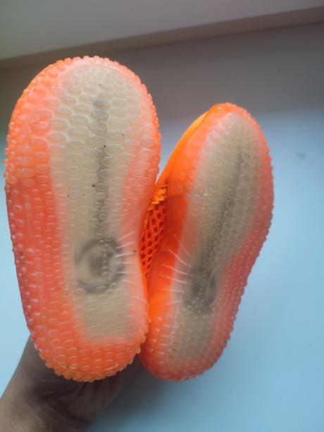 Topánky do vody, 20