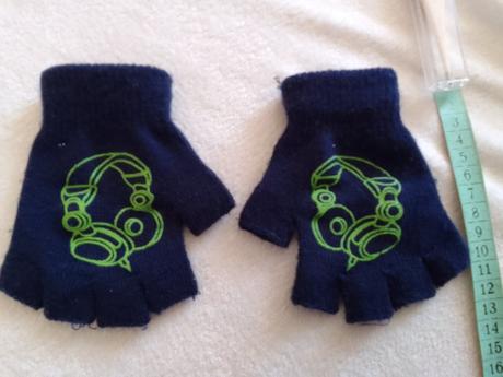 Rukavice bez prstov, 110