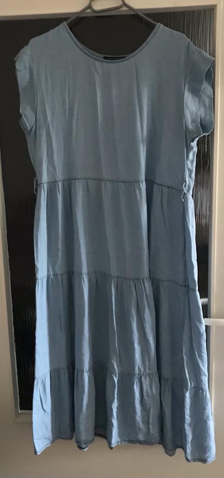 Ľahučké šaty s volánikmi imitácia rifľoviny, 