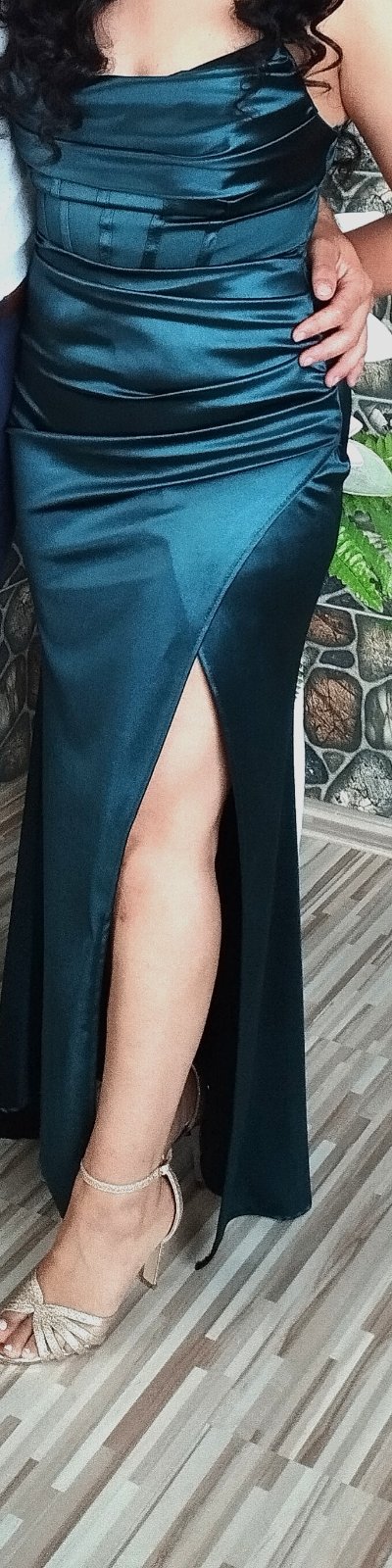 Dámske spoločenské šaty, 