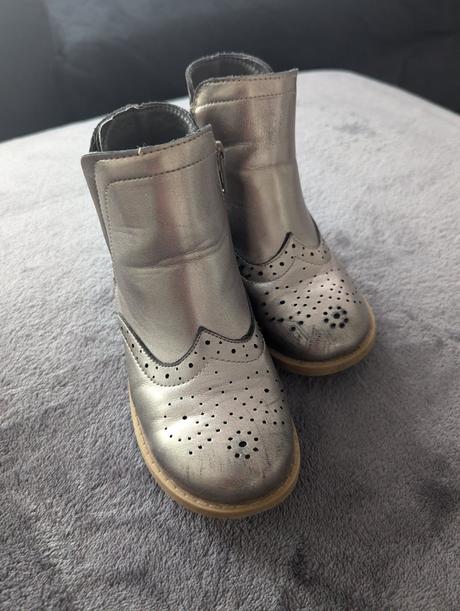 Prechodné čižmičky, 28