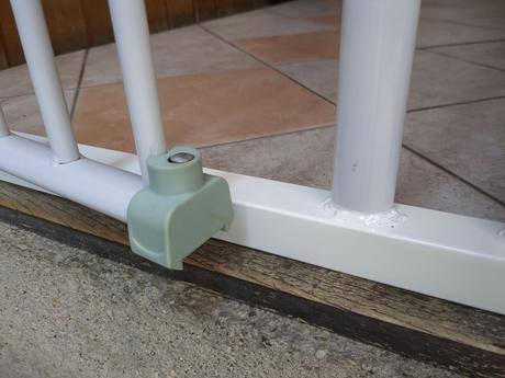 Detská kovová bezpečnostná zábrana na dvere,schody, safety 1st