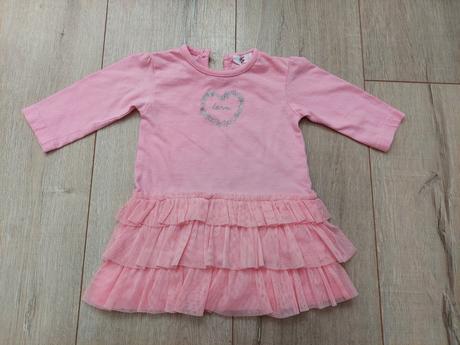 Šaty s tylovou sukňou, 68