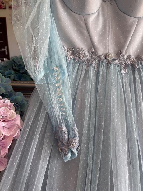Romantické bledomodré šaty, s
