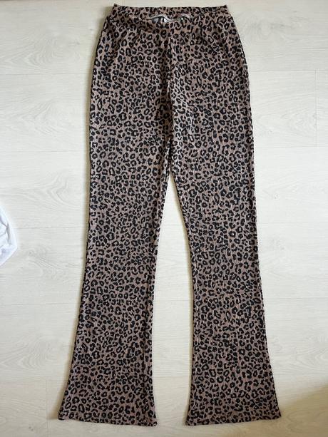 Zvoncové nohavice, 176