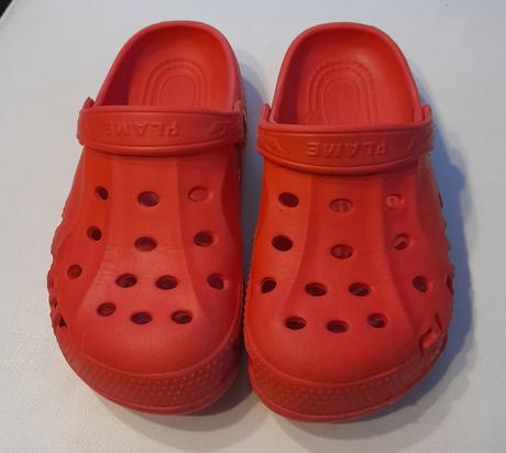 Crocs, 29